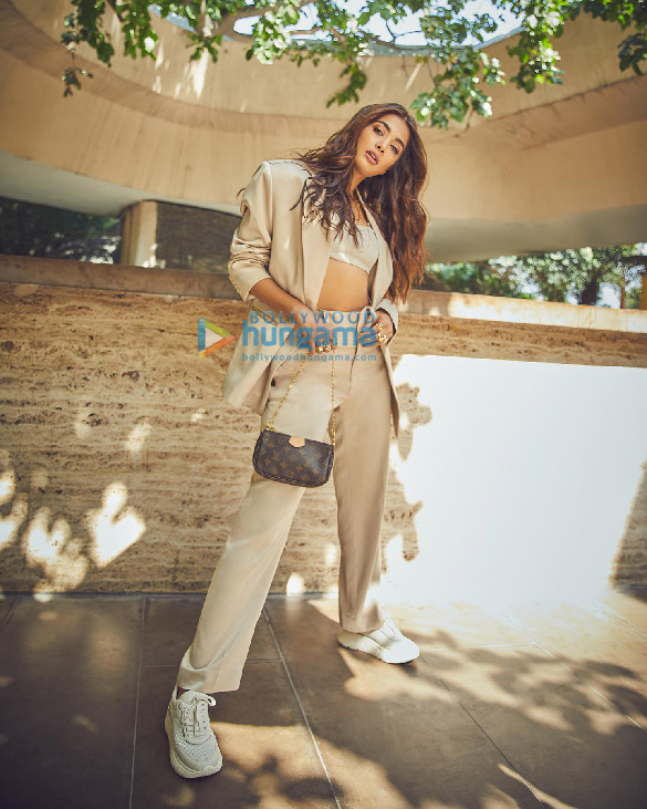 pooja hegde 2 64