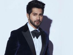 Varun Dhawan says ‘free sona mat do yaar’ to an overwhelmed fan who offered him free gold jewellery