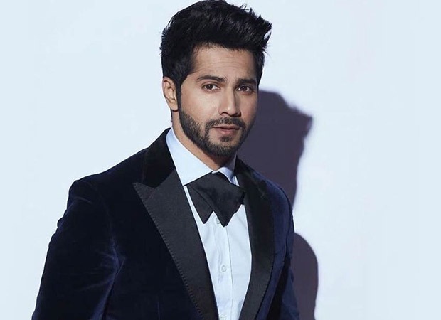 Varun Dhawan says 'free sona mat do yaar' to an overwhelmed fan who offered him free gold jewellery