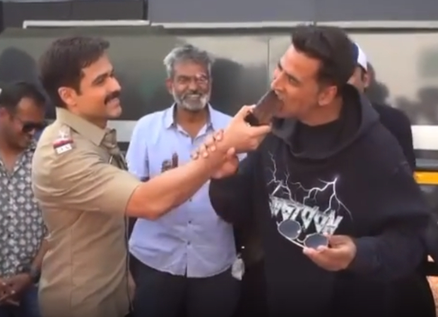 Akshay Kumar and Emraan Hashmi celebrate schedule wrap of Selfiee with cake, watch video 