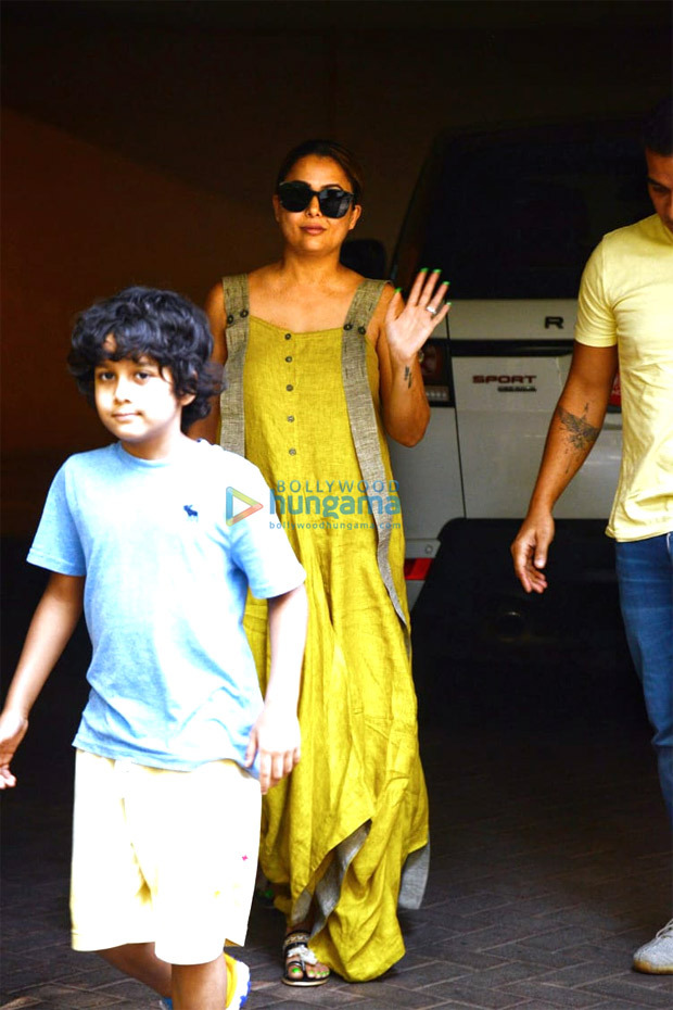 Amrita Arora visits Malaika Arora at her residence following her discharge from hospital after car accident Amrita Arora visits Malaika Arora at her residence following her discharge from hospital after car accident