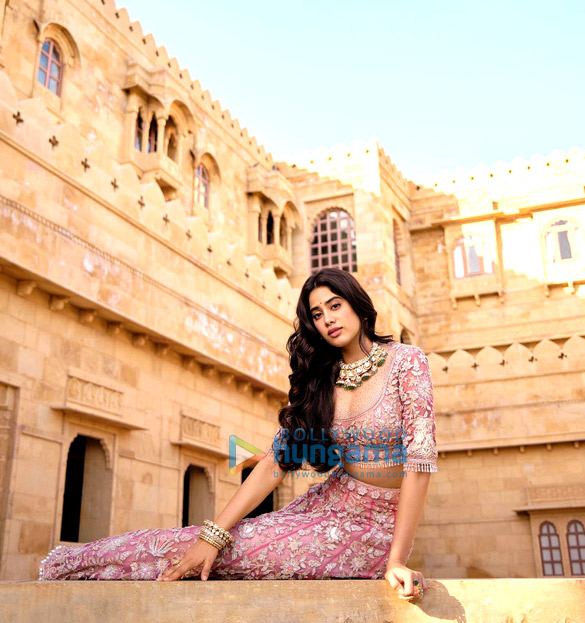 janhvi kapoor 1 100