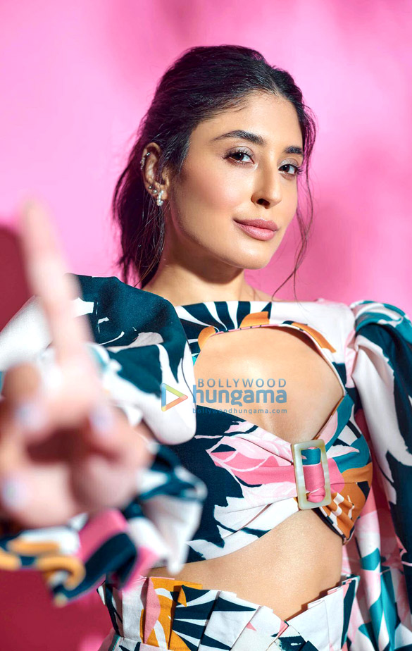 kritika kamra 1 4