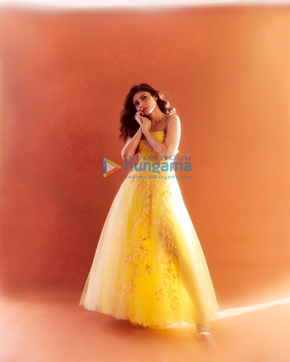 mouni roy 2 102