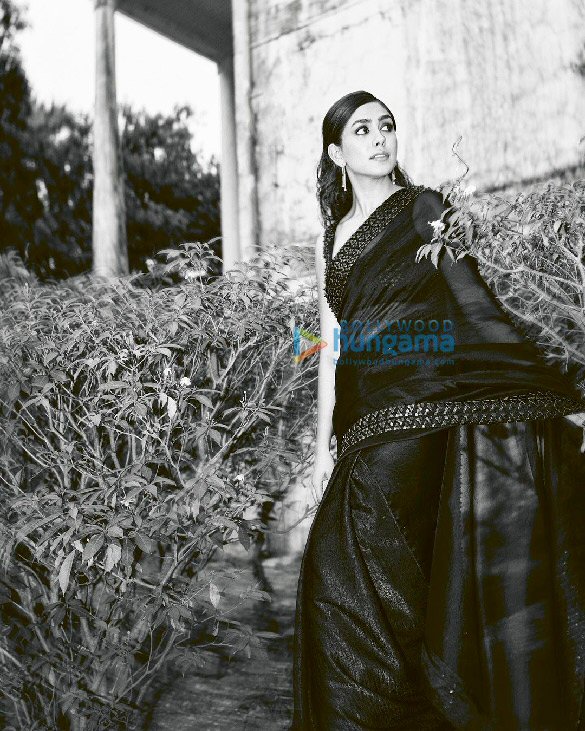 mrunal thakur 2 58