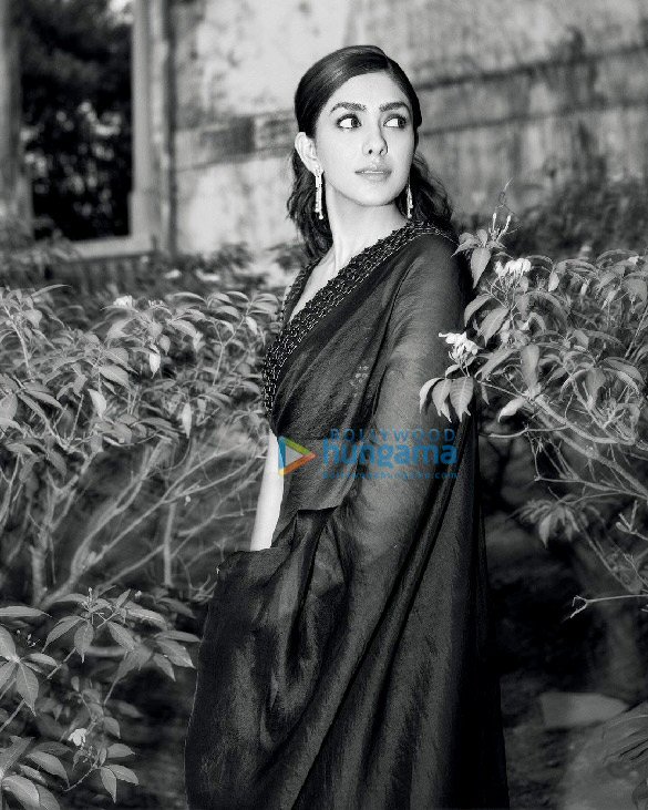 mrunal thakur 3 40