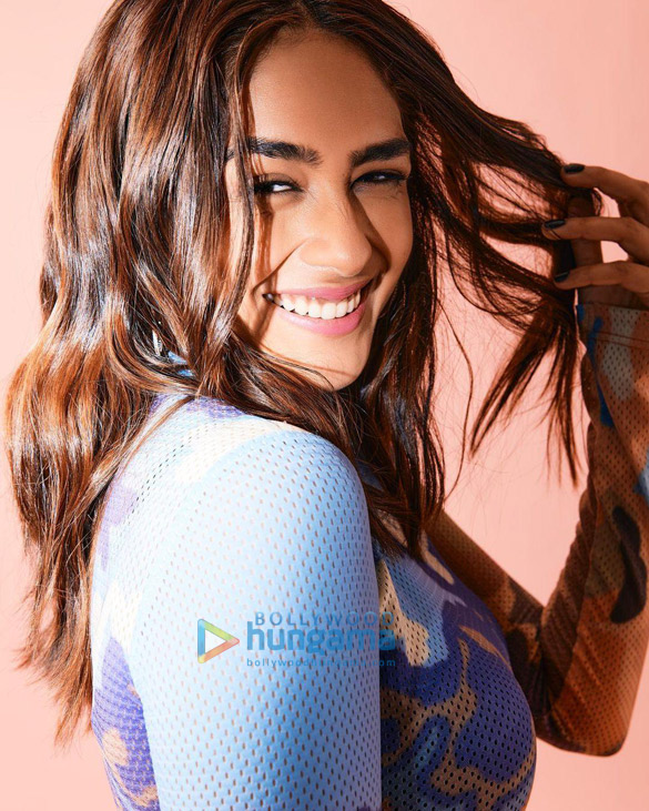 mrunal thakur 5 6