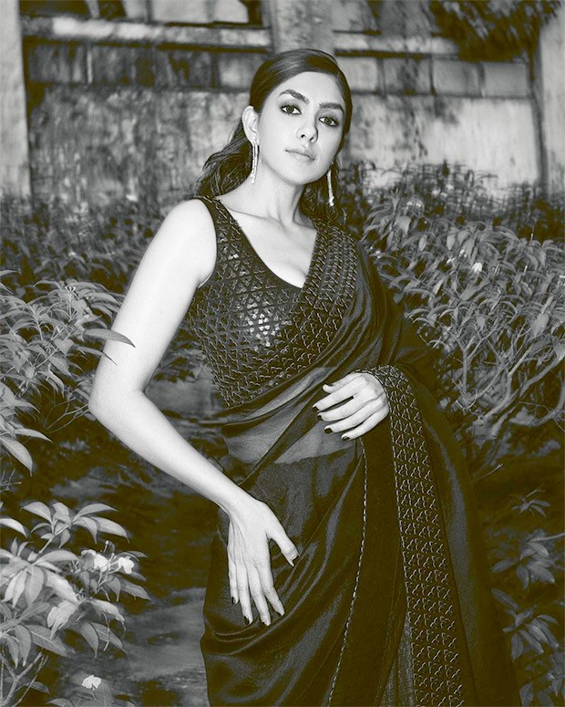 Mrunal Thakur gives major ‘desi girl’ vibes in black leather foliage ...