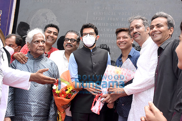 Photos: Aaditya Thackeray, Sonu Nigam, Hariharan, Shaan and others snapped at Ustad Ghulam Mustafa Khan Chowk at Carter Road, Bandra Photos: Aaditya Thackeray, Sonu Nigam, Hariharan, Shaan and others snapped at Ustad Ghulam Mustafa Khan Chowk at Carter Road, Bandra