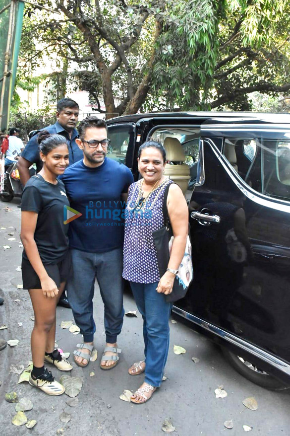 photos aamir khan snapped at a dubbing studio in bandra 1 4