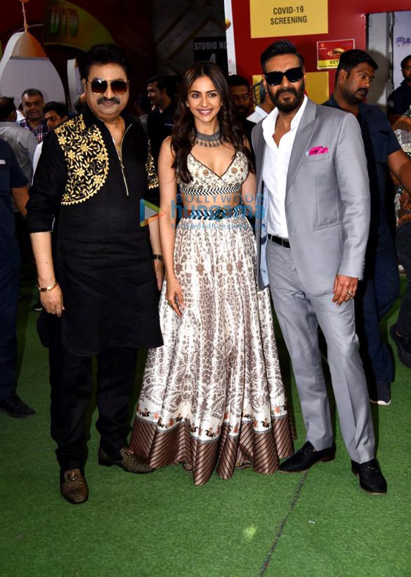 photos ajay devgn rakul preet singh and kumar sanu snapped promoting runway 34 3