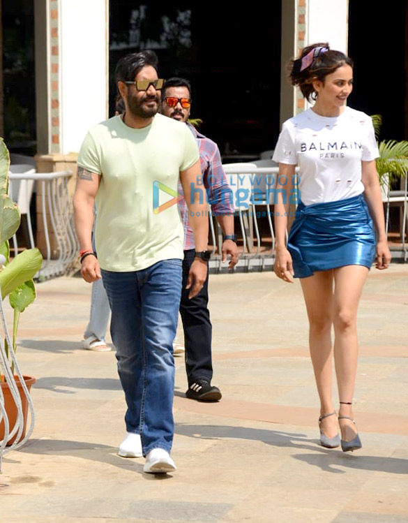 photos ajay devgn and rakul preet singh snapped promoting their film runway 34 at sun n sand in juhu 3