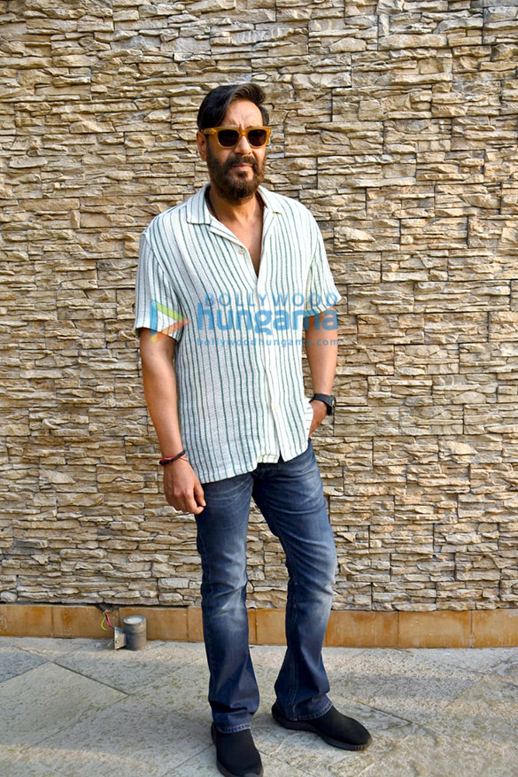 photos ajay devgn and rakul preet singh snapped promoting their film runway 34 in juhu 3