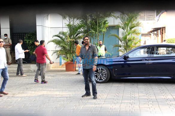 photos ajay devgn snapped at the airport departing to promote his film runway 34 in delhi 3