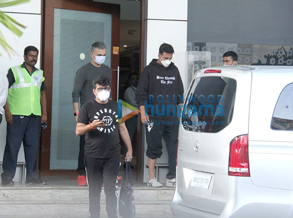photos akshay kumar spotted at kalina airport 2