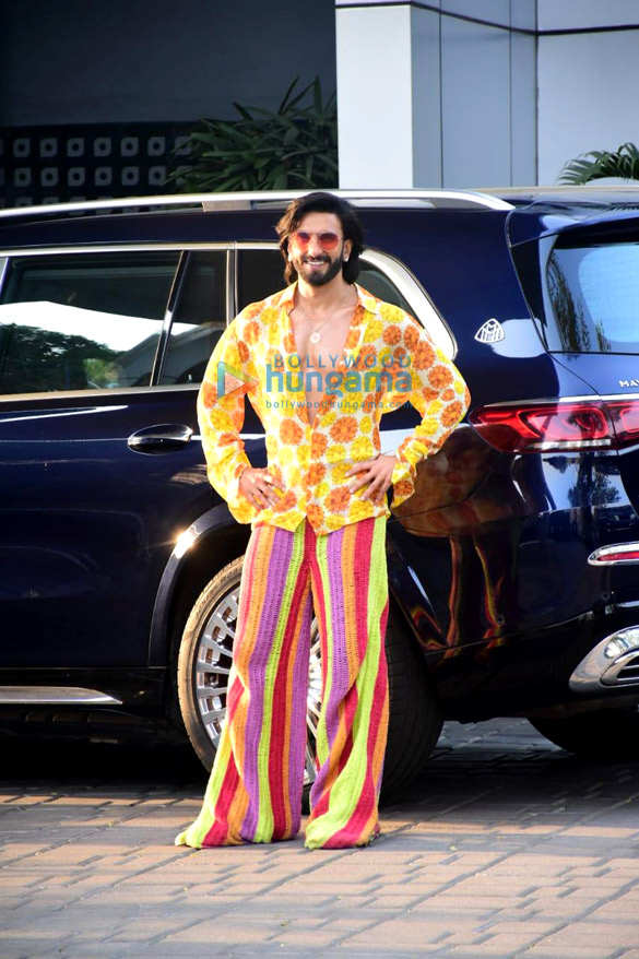 photos alia bhatt ranveer singh karan johar and shabana azmi snapped at kalina airport 16