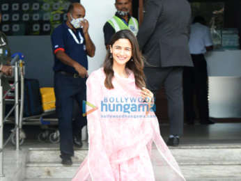 Photos: Alia Bhatt and Manish Malhotra spotted at Kalina airport