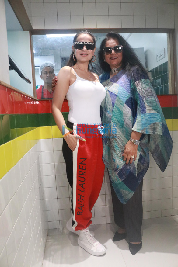 photos ameesha patel inaugurates a mexican restaurant at carter road in mumbai 3