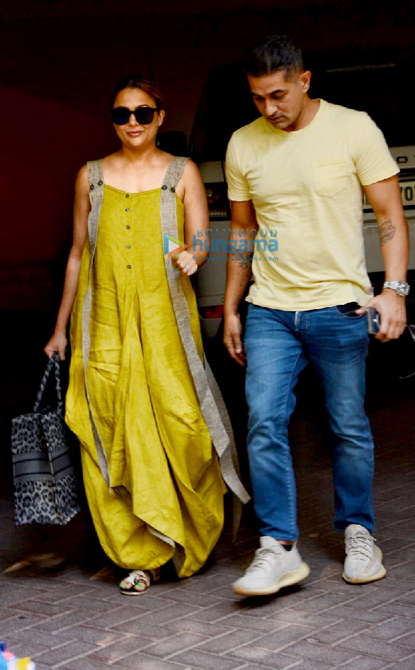 photos amrita arora with husband snapped to meet malaika arora post her accident at her residence in bandra 2