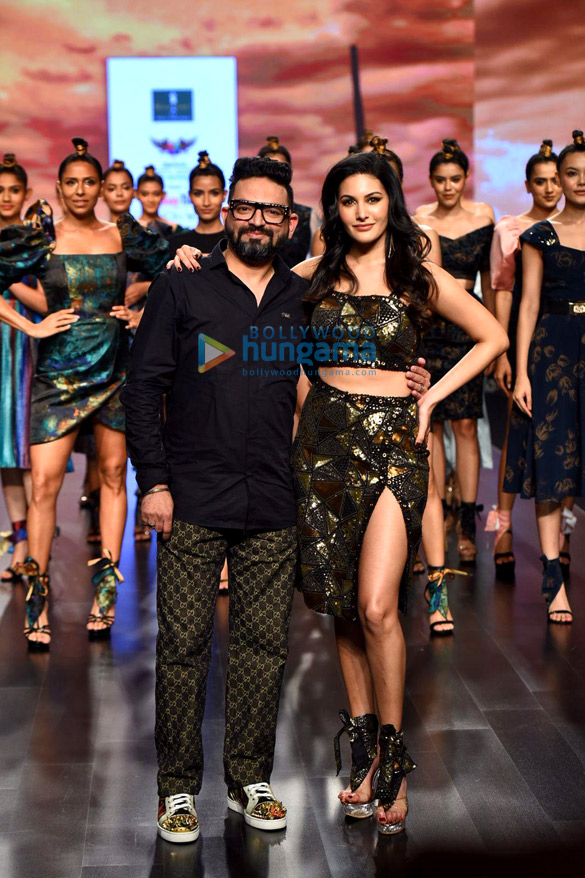 photos amyra dastur snapped at the bombay times fashion week 5