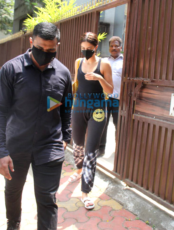 photos ananya panday spotted at anshuka yoga classes in bandra 2 3