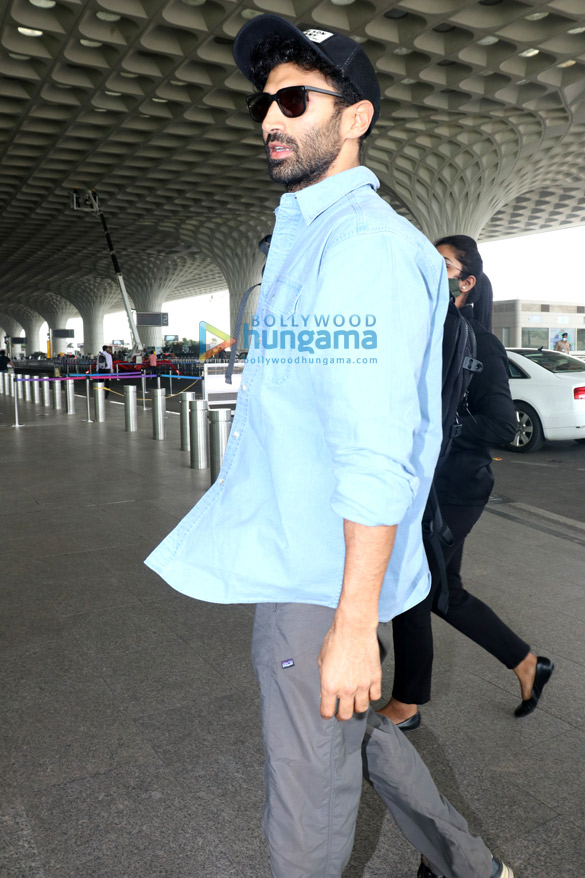 photos anil kapoor aditya roy kapur and nysa devgn snapped at the airport 2