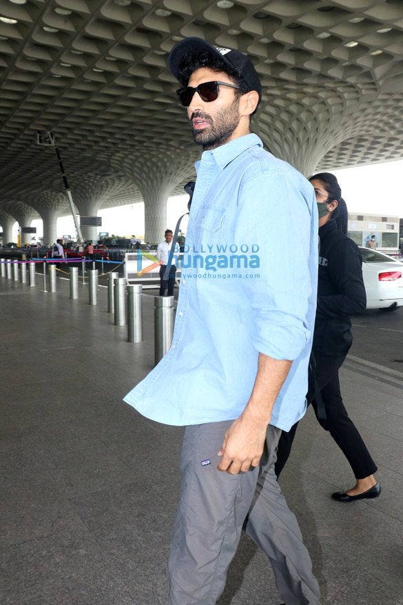 photos anil kapoor aditya roy kapur and nysa devgn snapped at the airport 5