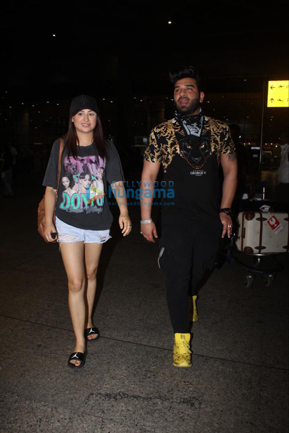 photos deepika padukone hansika motwani mahira sharma and paras chhabra snapped at the airport 3