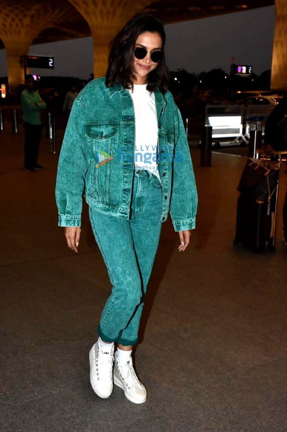photos deepika padukone snapped at the airport 2 5
