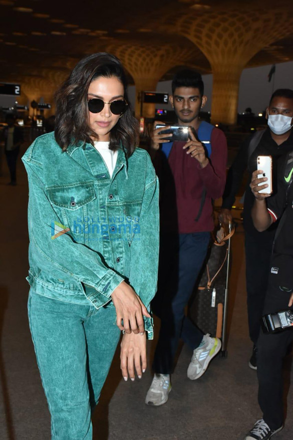 photos deepika padukone snapped at the airport 6 2