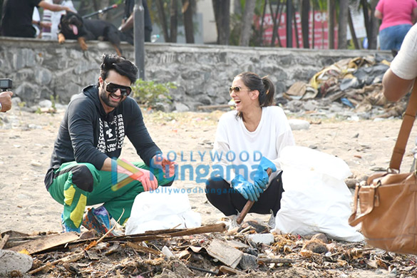 photos dia mirza pragya yadav and maniesh paul spotted during a beach clean up drive at carter road on world earth day 2