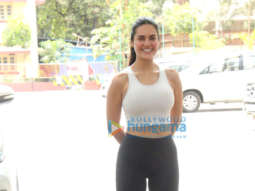 Photos: Esha Gupta spotted at a gym in Bandra