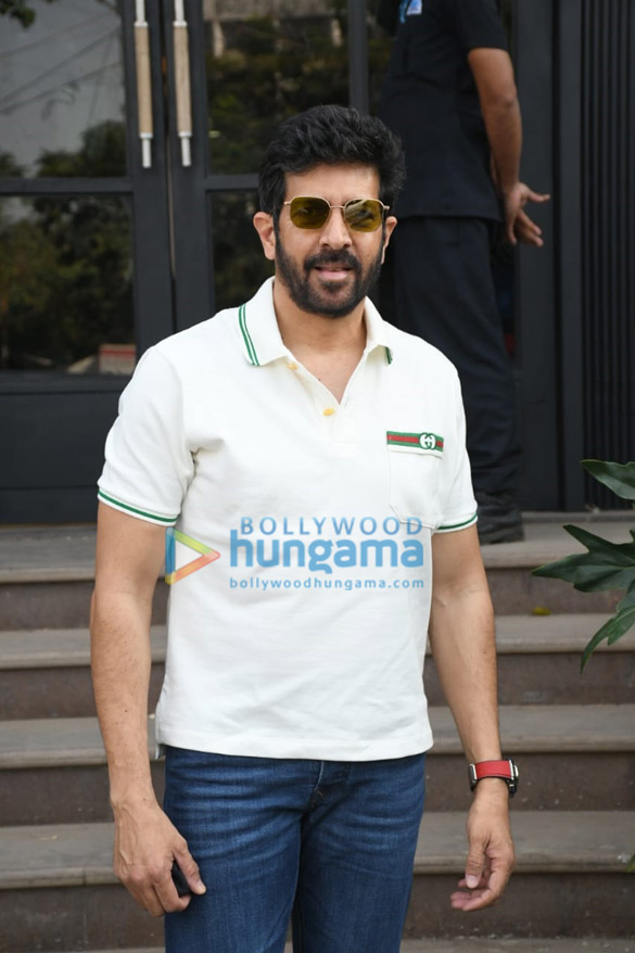 photos gauri khan and kabir khan snapped at gauri khan designs 2