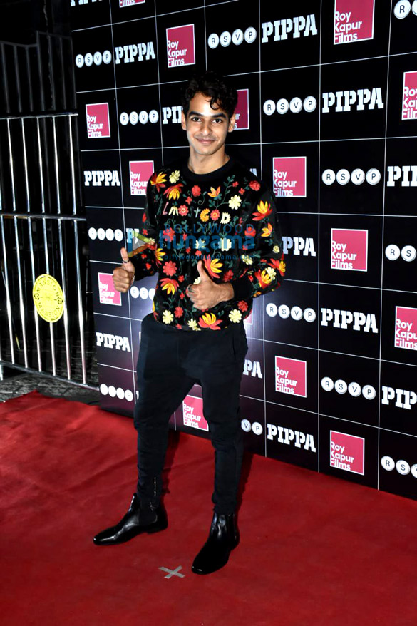 photos ishaan khatter mrunal thakur and others snapped at pippa wrap up party 4