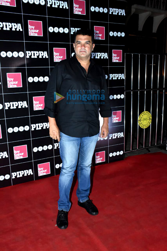 photos ishaan khatter mrunal thakur and others snapped at pippa wrap up party 6