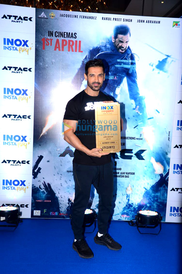 Photos: John Abraham snapped at the launch of INOX Insta Pay in Goregaon Photos: John Abraham snapped at the launch of INOX Insta Pay in Goregaon