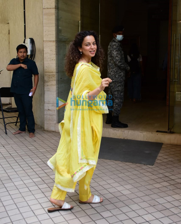photos kangana ranaut spotted at a dubbing studio in bandra 4 3