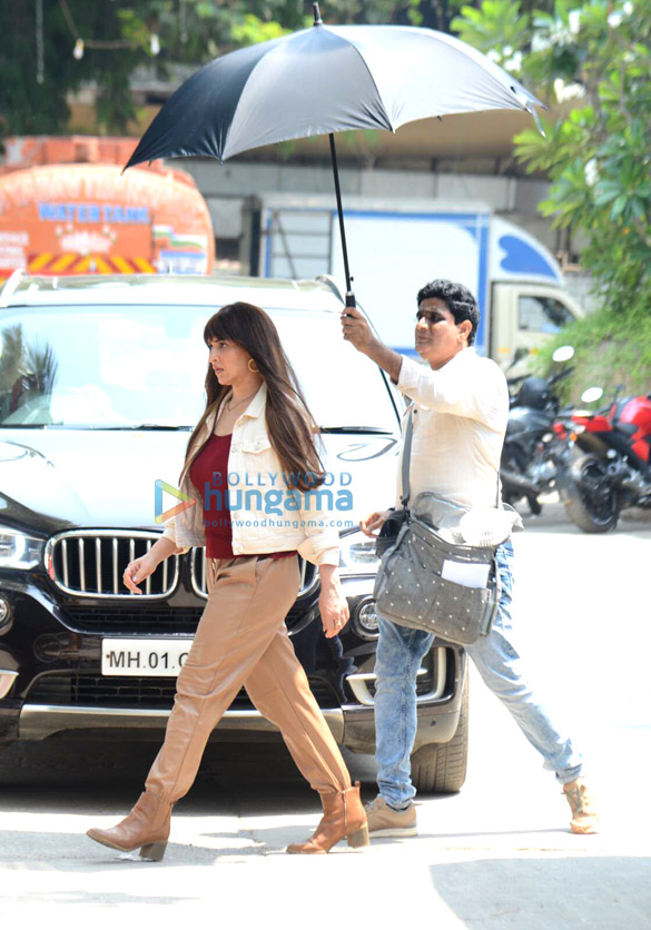 photos karanvir sharma and esha deol snapped at their shoot location in juhu 2