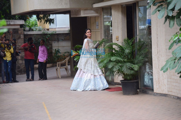 Photos: Kareena Kapoor Khan, Karisma Kapoor, Soni Razdan, Armaan Jain, Shweta Bachchan among others snapped arriving at Ranbir Kapoor and Alia Bhatt’s mehndi ceremony