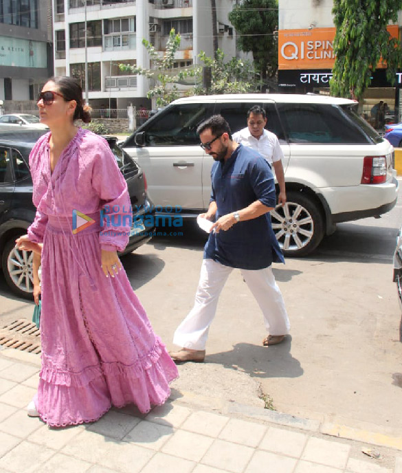photos kareena kapoor khan and saif ali khan spotted with son taimur ali khan at foodhall in bandra 1