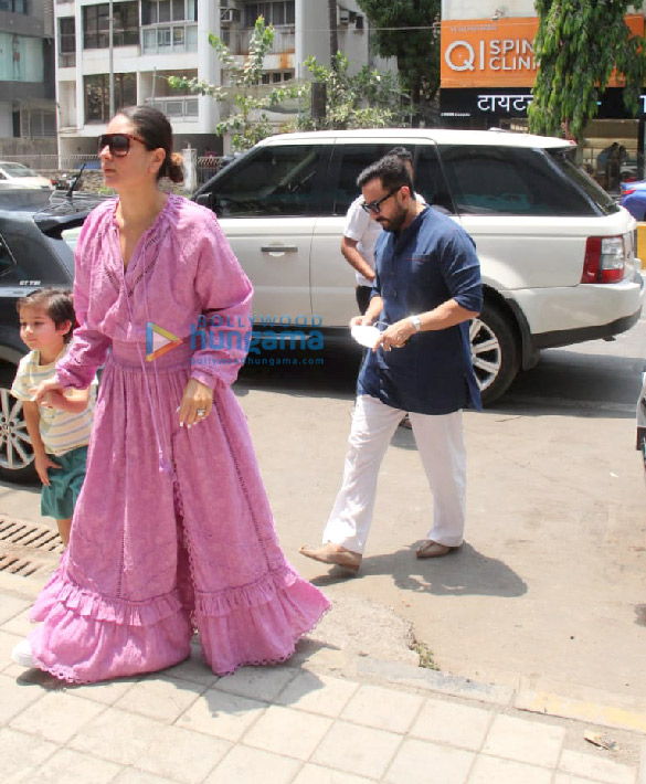 photos kareena kapoor khan and saif ali khan spotted with son taimur ali khan at foodhall in bandra 3