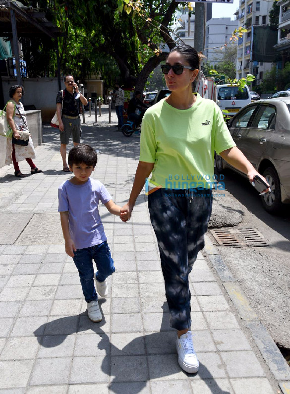 photos kareena kapoor khan and taimur ali khan snapped at foodhall 4