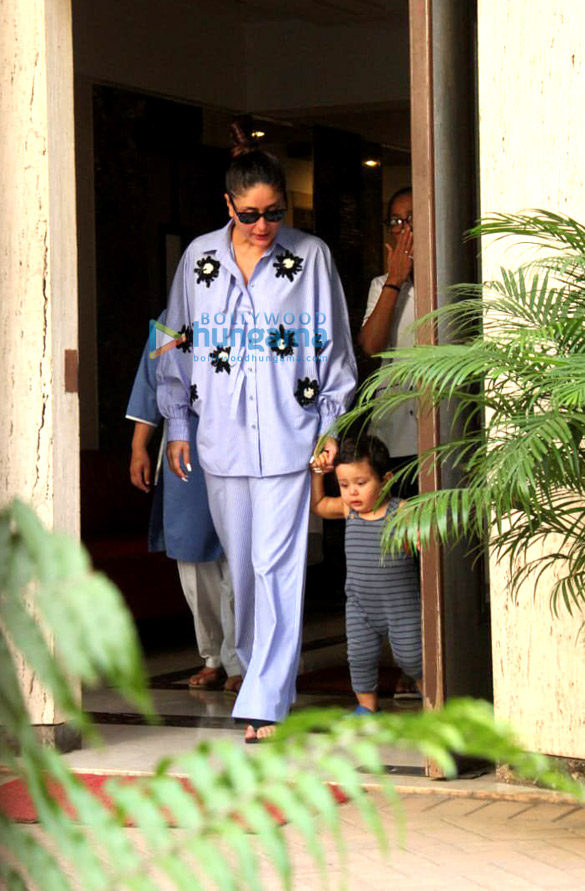 photos kareena kapoor khan and her son jeh ali khan spotted in bandra 1