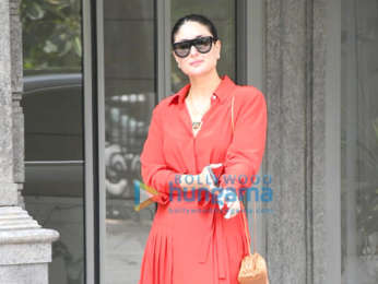 Photos: Kareena Kapoor Khan spotted at her father Randhir Kapoor's house