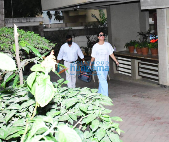photos kareena kapoor khan spotted in bandra 3 37