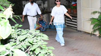 Photos: Kareena Kapoor Khan spotted in Bandra
