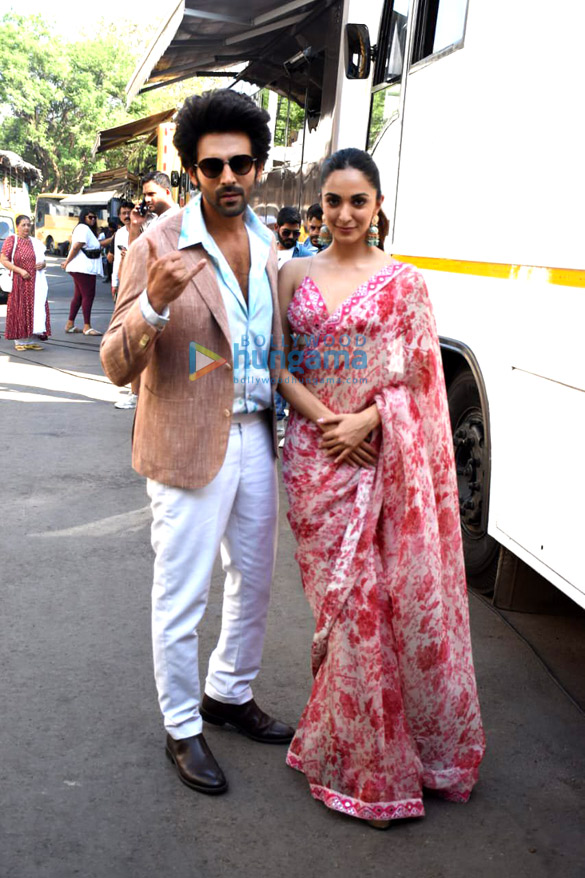 Photos: Kartik Aaryan, Kiara Advani, Anees Bazmee and others snapped during the promotions of Bhool Bhulaiyaa 2 Photos: Kartik Aaryan, Kiara Advani, Anees Bazmee and others snapped during the promotions of Bhool Bhulaiyaa 2