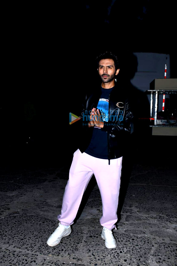 photos kartik aaryan and kiara advani promote bhool bhulaiyaa 2 on the sets of did lil masters 6
