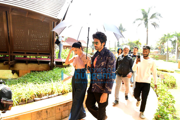 photos kartik aaryan and kiara advani twin in blue as they promote bhool bhulaiyaa 2 1