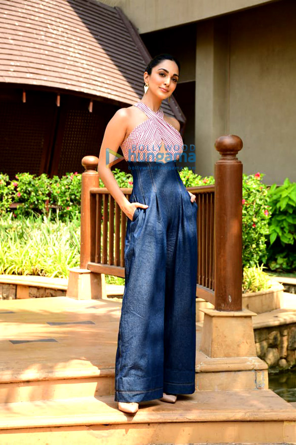 photos kartik aaryan and kiara advani twin in blue as they promote bhool bhulaiyaa 2 2